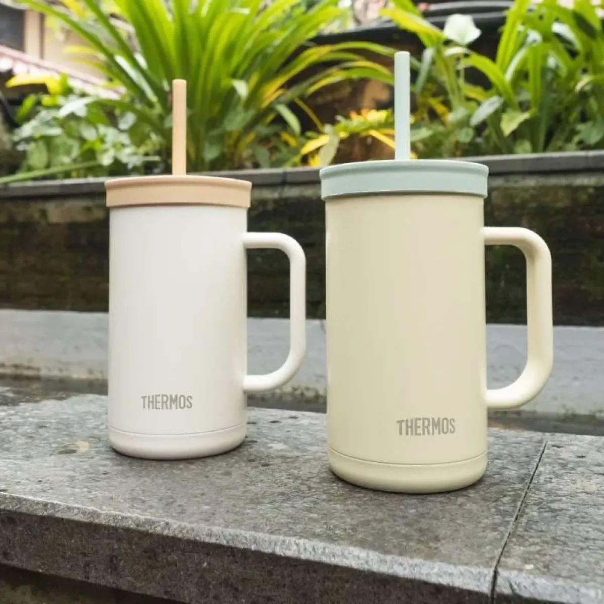 Thermos Vacuum Insulated Cup With Straw